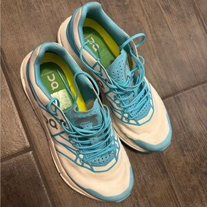 On Running Women's cloud nova cyan with white